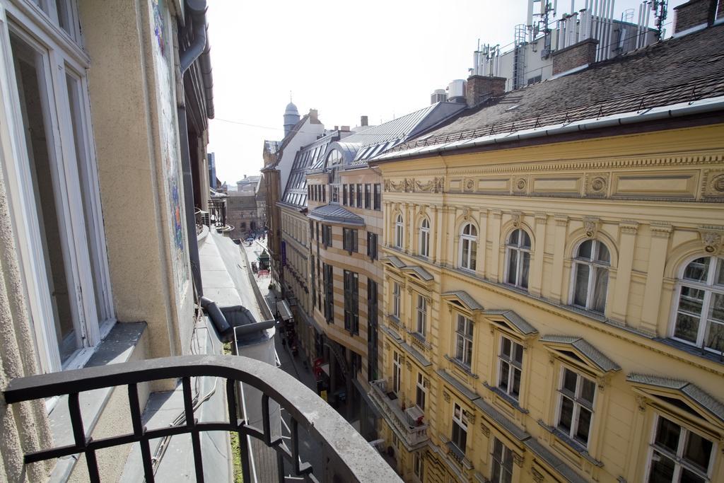 Chic & Charm Apartment Budapest Exterior photo